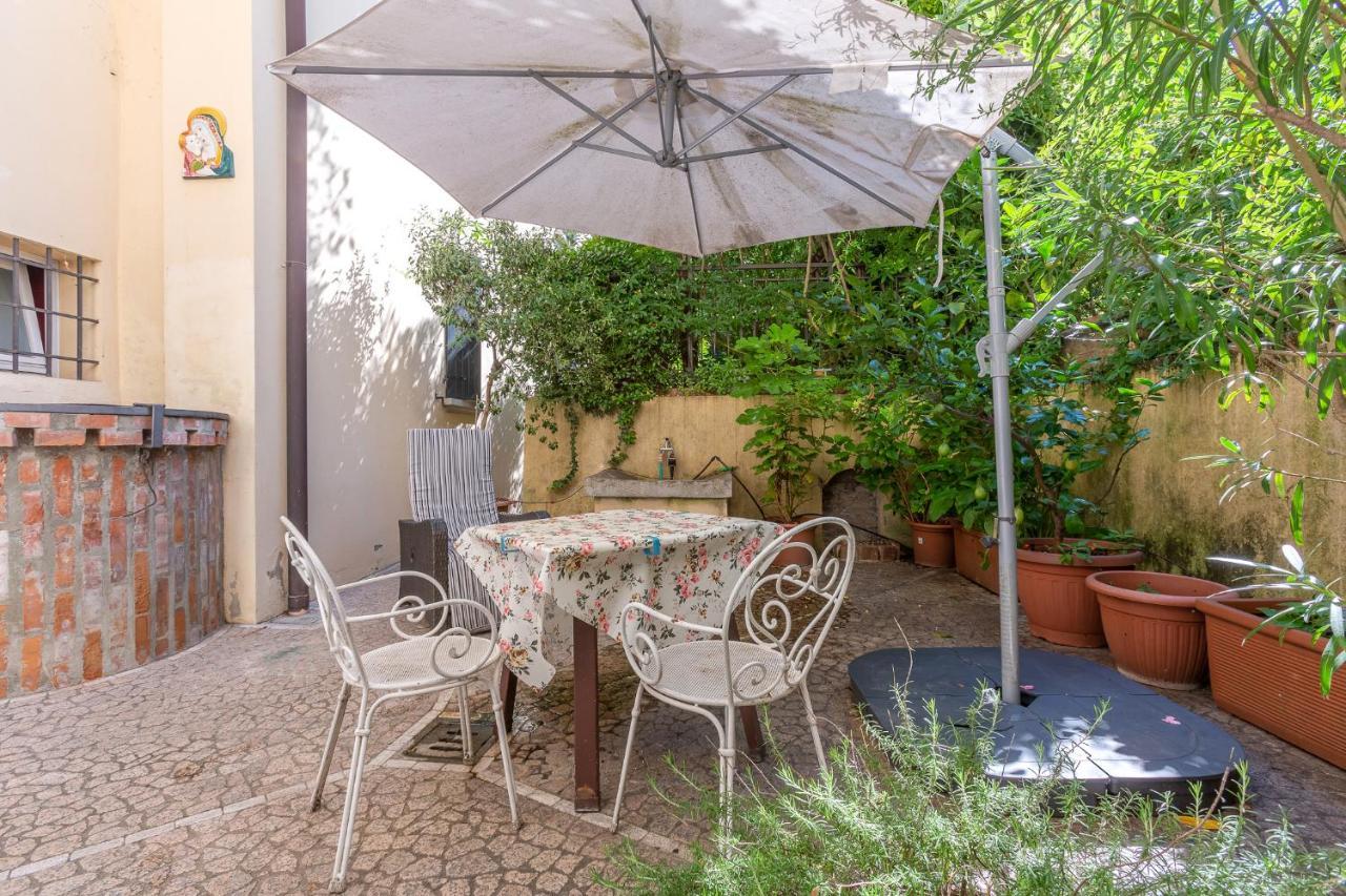 Pleasant Central Apartment With Garden Bologna Ngoại thất bức ảnh